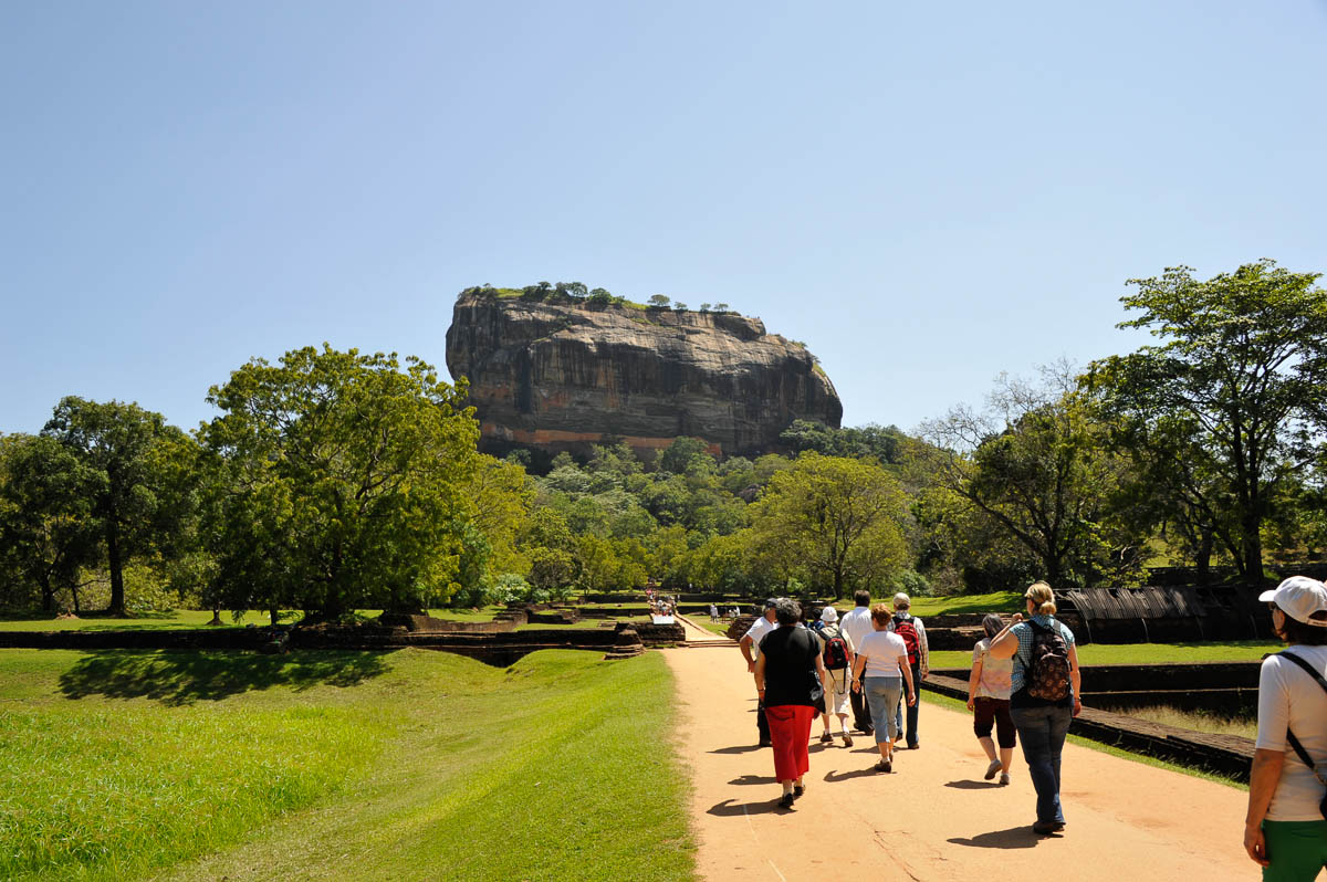 Can Tourists Drive in Sri Lanka? What You Need to Know