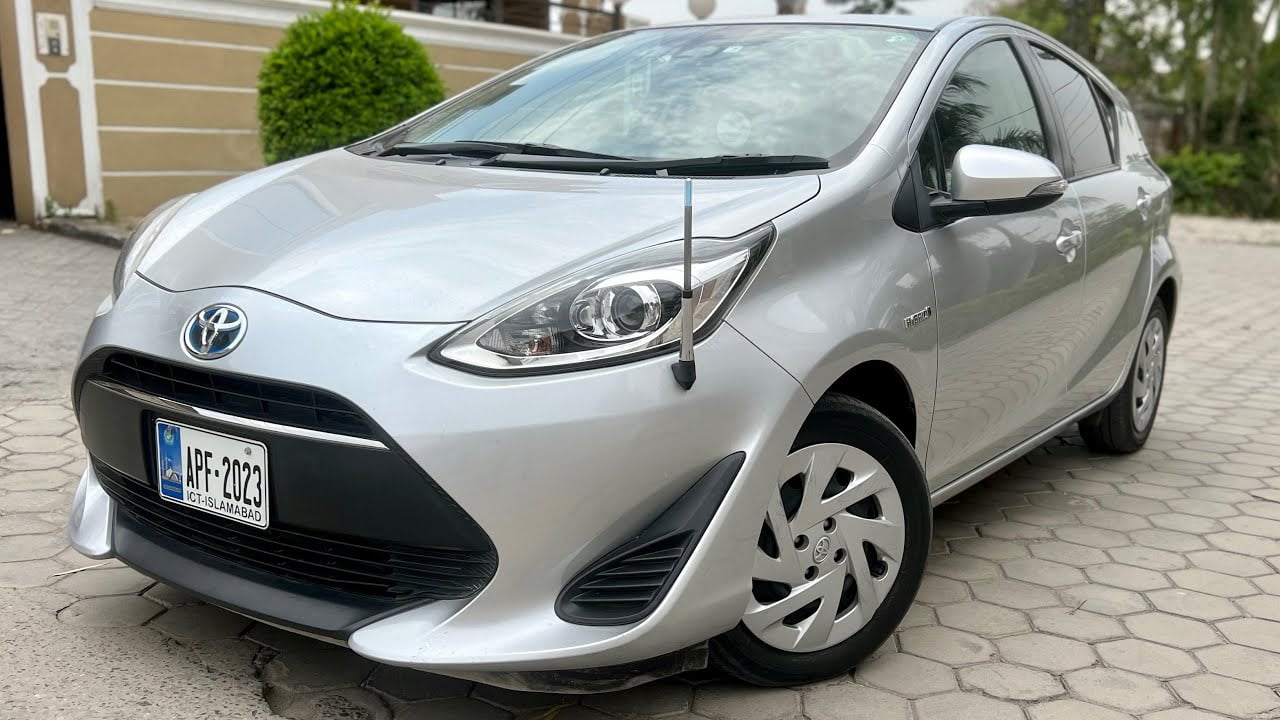 Toyota Aqua rental Sri Lanka